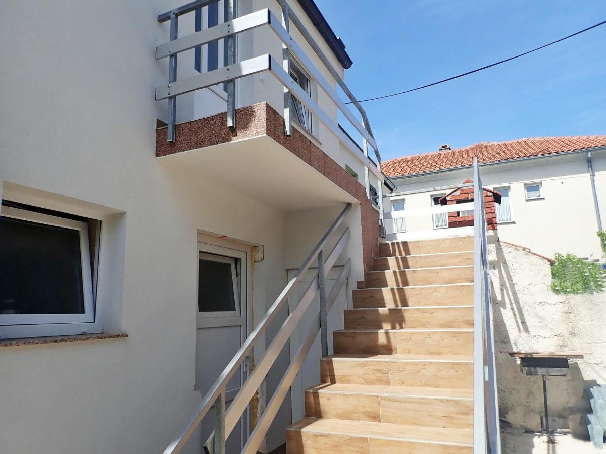 Apartment Maca Starigrad Paklenica Exterior foto